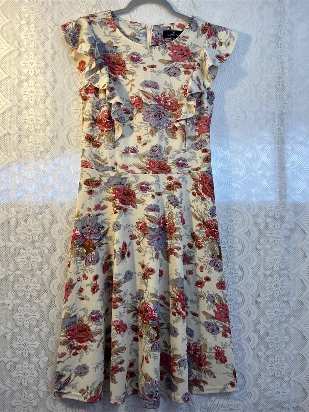 Yathon Floral Ruffle Cap-Sleeve Dress in Cream and Pink M